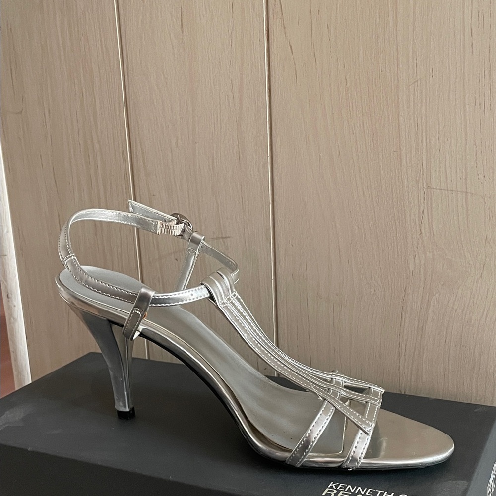FIONI Clothing Silver Strappy Heels